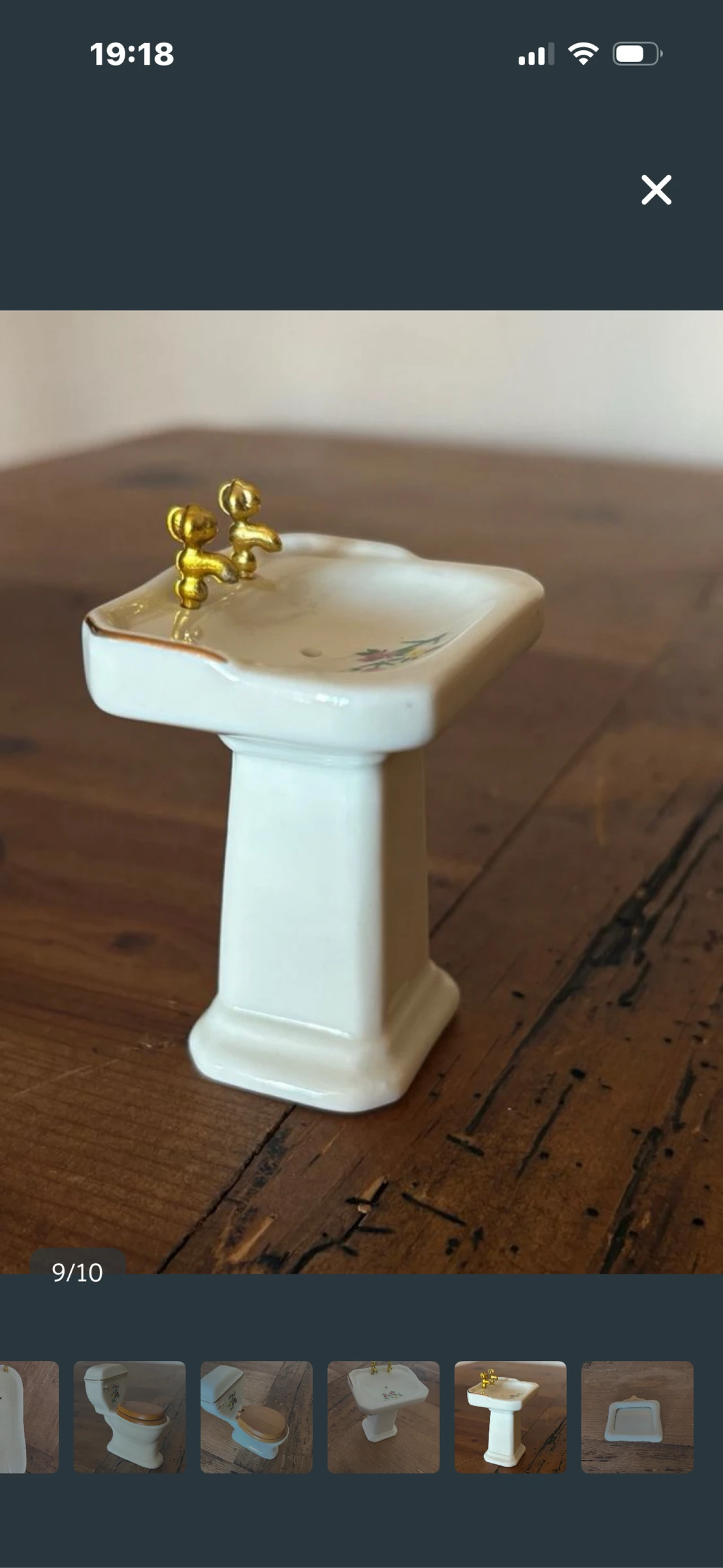 Porcelain bathroom: sink, bathtub, toilet and mirror – photo 9